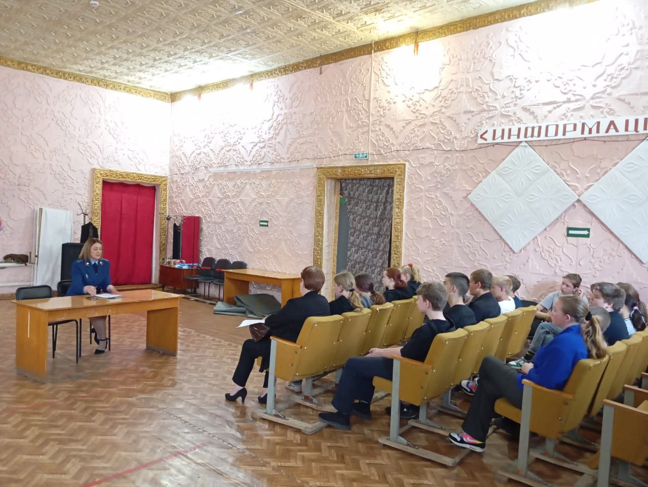 Прокуратура Притобольного муниципального округа 22.05.2025г организовала и провела межведомственное профилактическое мероприятие для учащихся 6-9 классов МБОУ &amp;quot;Притобольная  СОШ&amp;quot; по теме «Вовлечение несовершеннолетних в незаконный оборот наркотических сре.